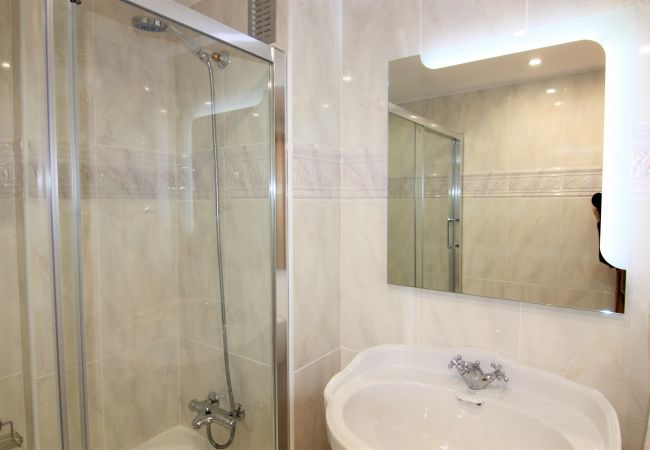 Apartamento en Calpe - APLAYAMAR-1ºlínea Playa-Wifi y Garaje Gratis. Apartamento en Calpe - APLAYAMAR-1ºlínea Playa-Wifi y Garaje Gratis.