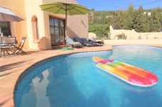 Villa en Calpe - AMUCHOSOL-Piscina-Wifi y Parking Gratis.