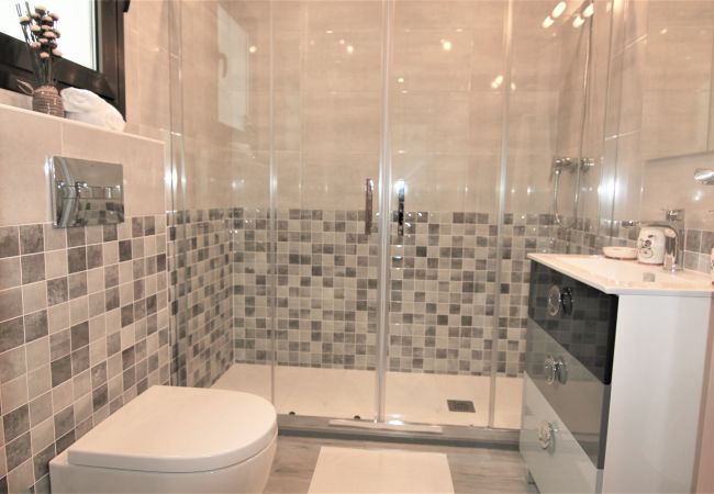 Appartement à Calpe - ACARI0406-1ºlínea Playa-Wifi y Garaje Gratis. Appartement à Calpe - ACARI0406-1ºlínea Playa-Wifi y Garaje Gratis.