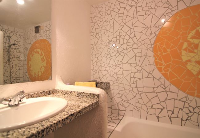 Villa à Calpe - AMUCHOSOL-Piscina-Wifi y Parking Gratis. Villa à Calpe - AMUCHOSOL-Piscina-Wifi y Parking Gratis.