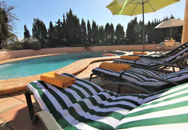 Villa à Calpe - AMUCHOSOL-Piscina-Wifi y Parking Gratis. Villa à Calpe - AMUCHOSOL-Piscina-Wifi y Parking Gratis.