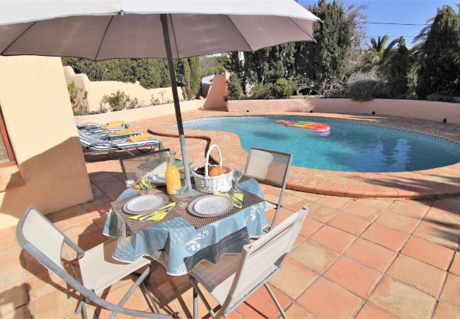 Villa à Calpe - AMUCHOSOL-Piscina-Wifi y Parking Gratis. Villa à Calpe - AMUCHOSOL-Piscina-Wifi y Parking Gratis.